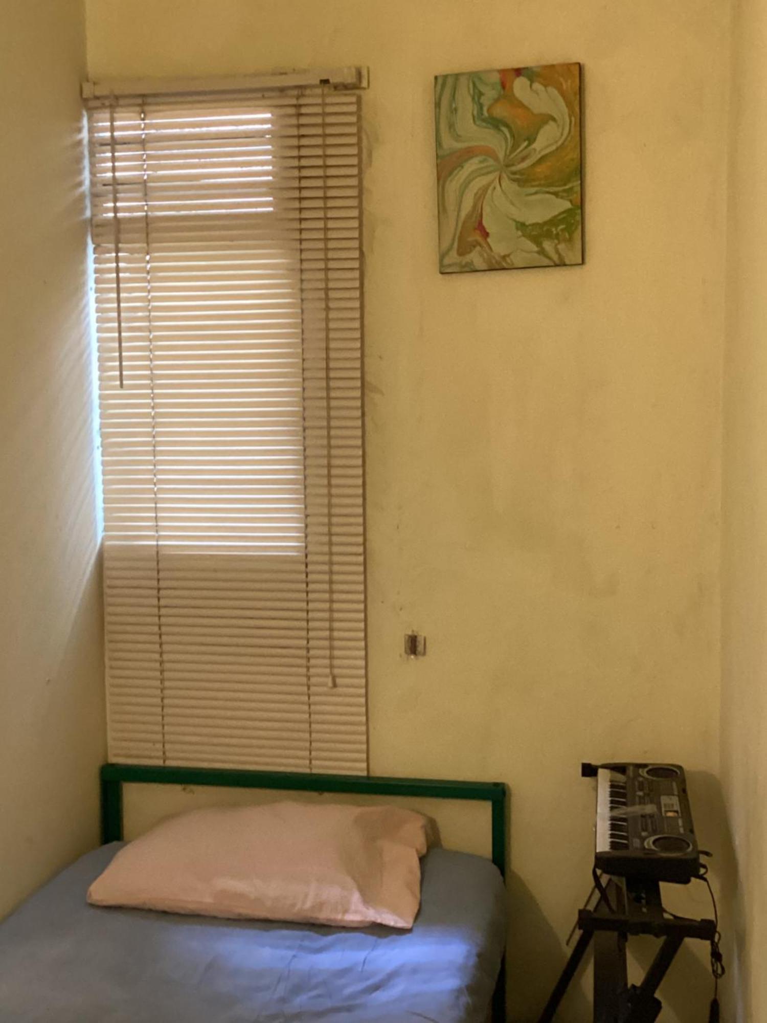 Kos Omah Yanto 19 Guest House Jakarta Exterior photo